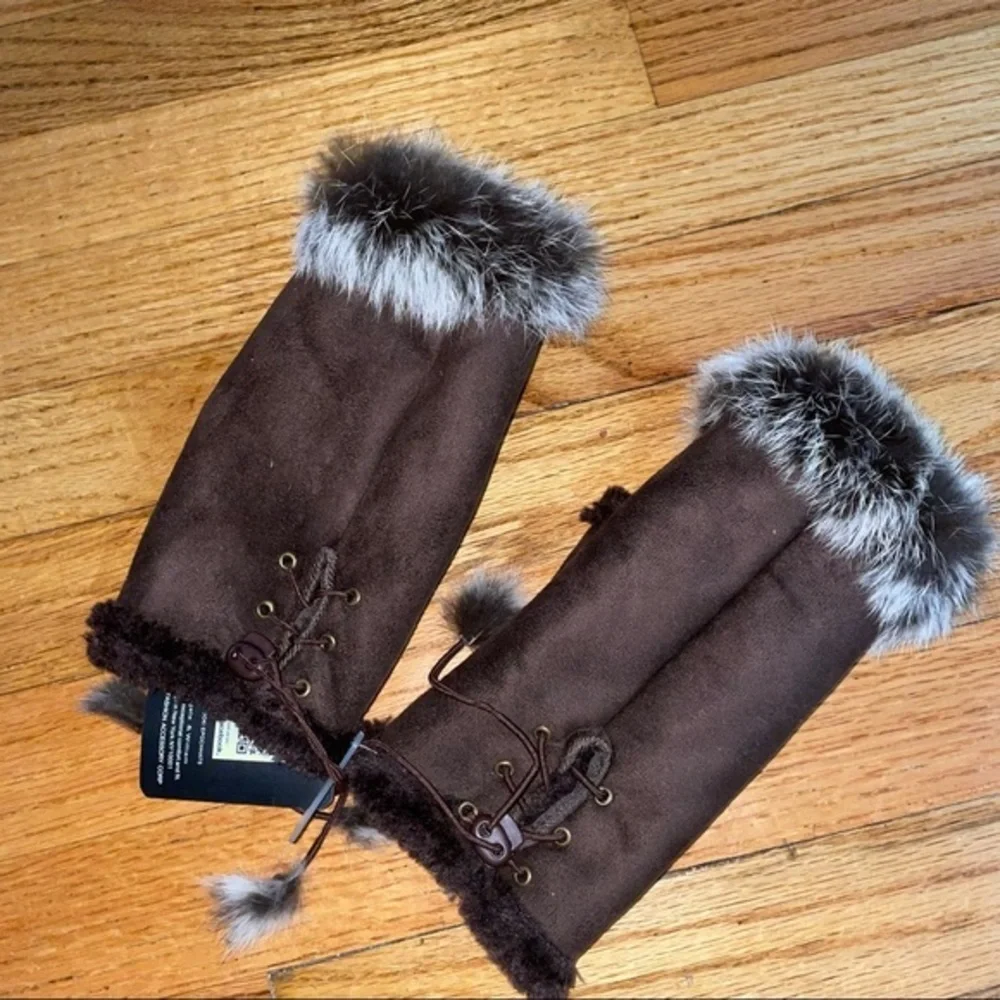 Angela and William faux fur gloves
